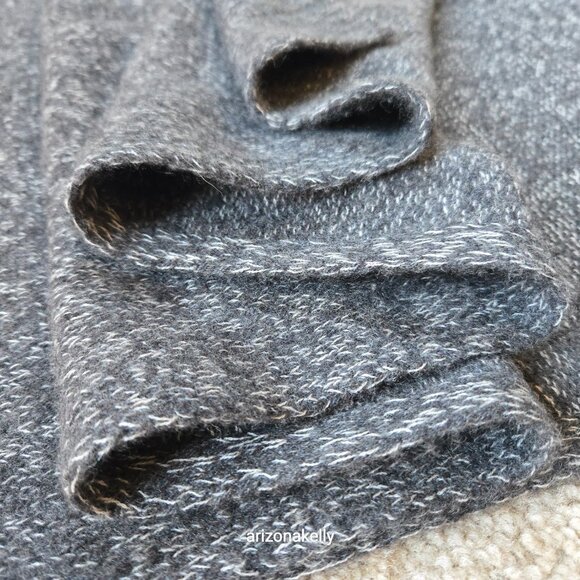 NWOT Theory Oversized Scarf in Cashmere Grey - Picture 9 of 16